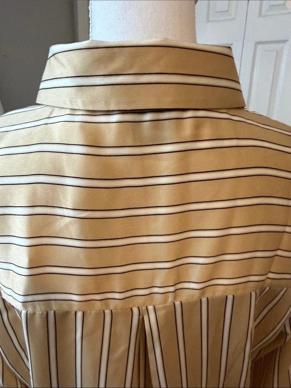 Elie Tahari Smartly Styled Striped Silky Button-Up Blouse Tan & White Med NWT